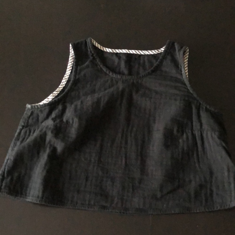 Swingy Cropped Black Gauze Tank Top - Picture 7 of 11